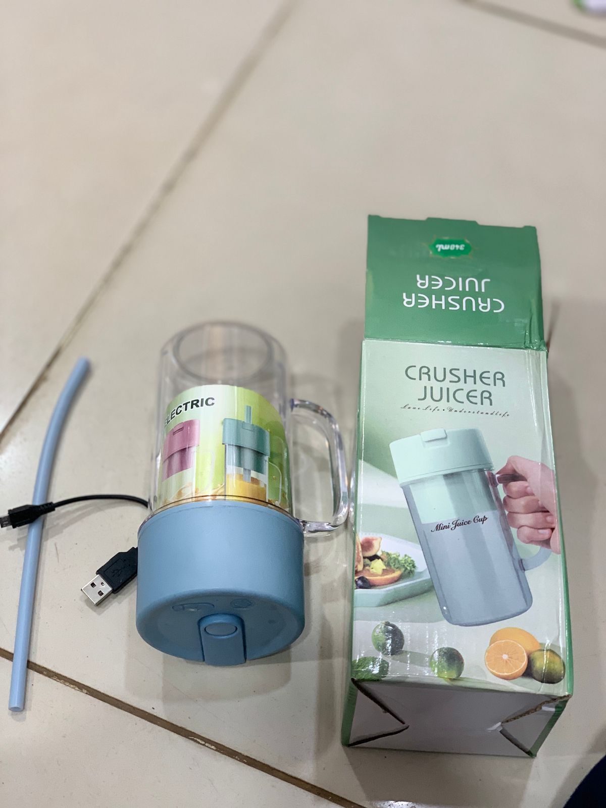 Mini Juicer – Portable & USB Rechargeable